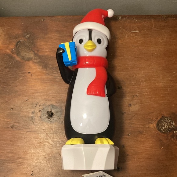 NWT- 14β LED Light Up Adorable Penguin Decoration π Operated - Picture 11 of 17